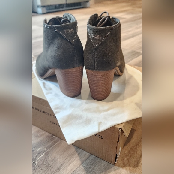 Tom's suede boots👢 - Picture 3 of 8